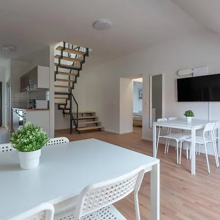 T&k - - Areal Goethe 4 Maisonetten Mit Privatparkplaetzen Lägenhet Duisburg