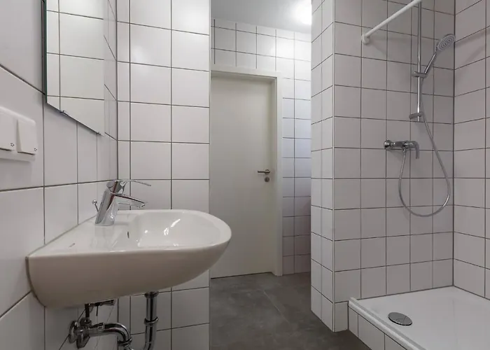 T&k - - Areal Goethe 4 Maisonetten Mit Privatparkplaetzen Дуйсбург